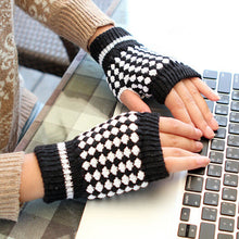 Ladies Hand Wrist Warmer Fingerless Gloves Cute Girls Knitting Warm Mittens Pineapple Pattern CF
