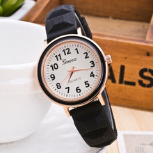 Geneva Women Watches Round Dial Silicone Band Quartz Analog Dresss Watch Relogio Feminino CF